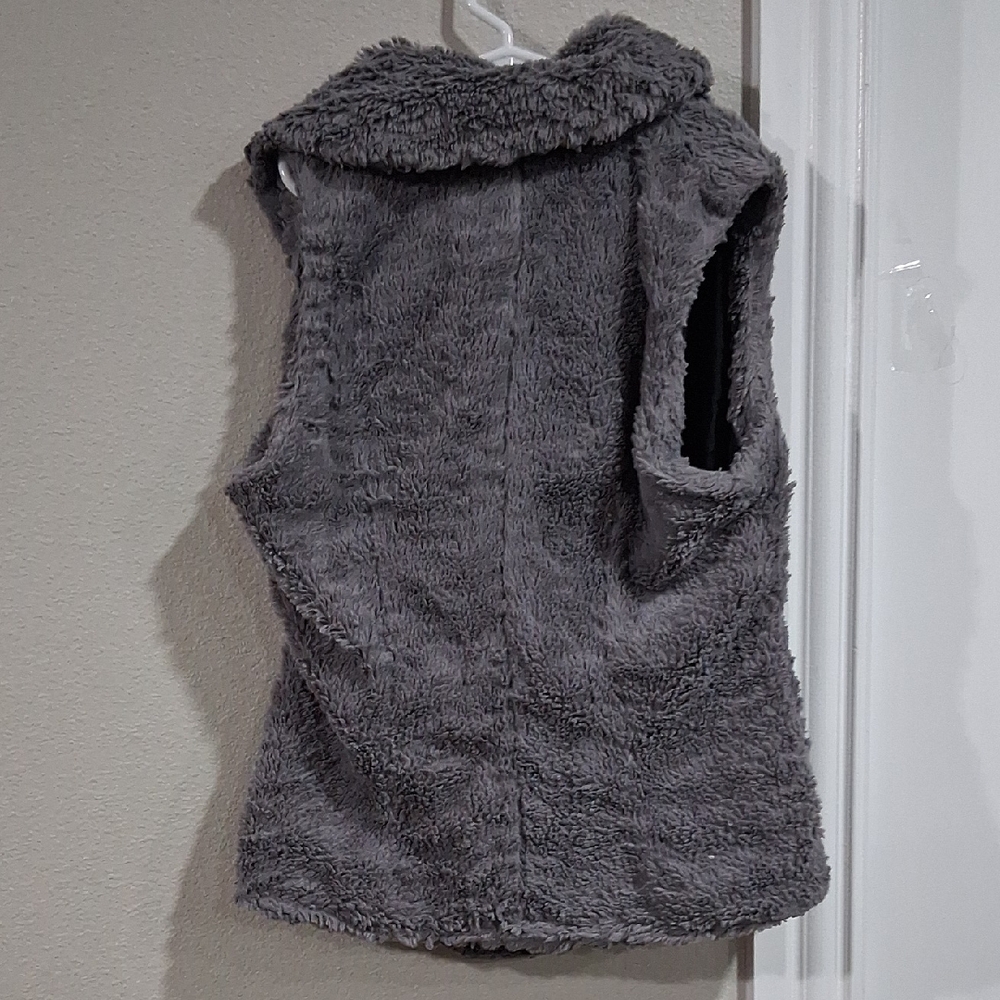 Patagonia Women's Soft Gray Vest - Picture 3 of 4